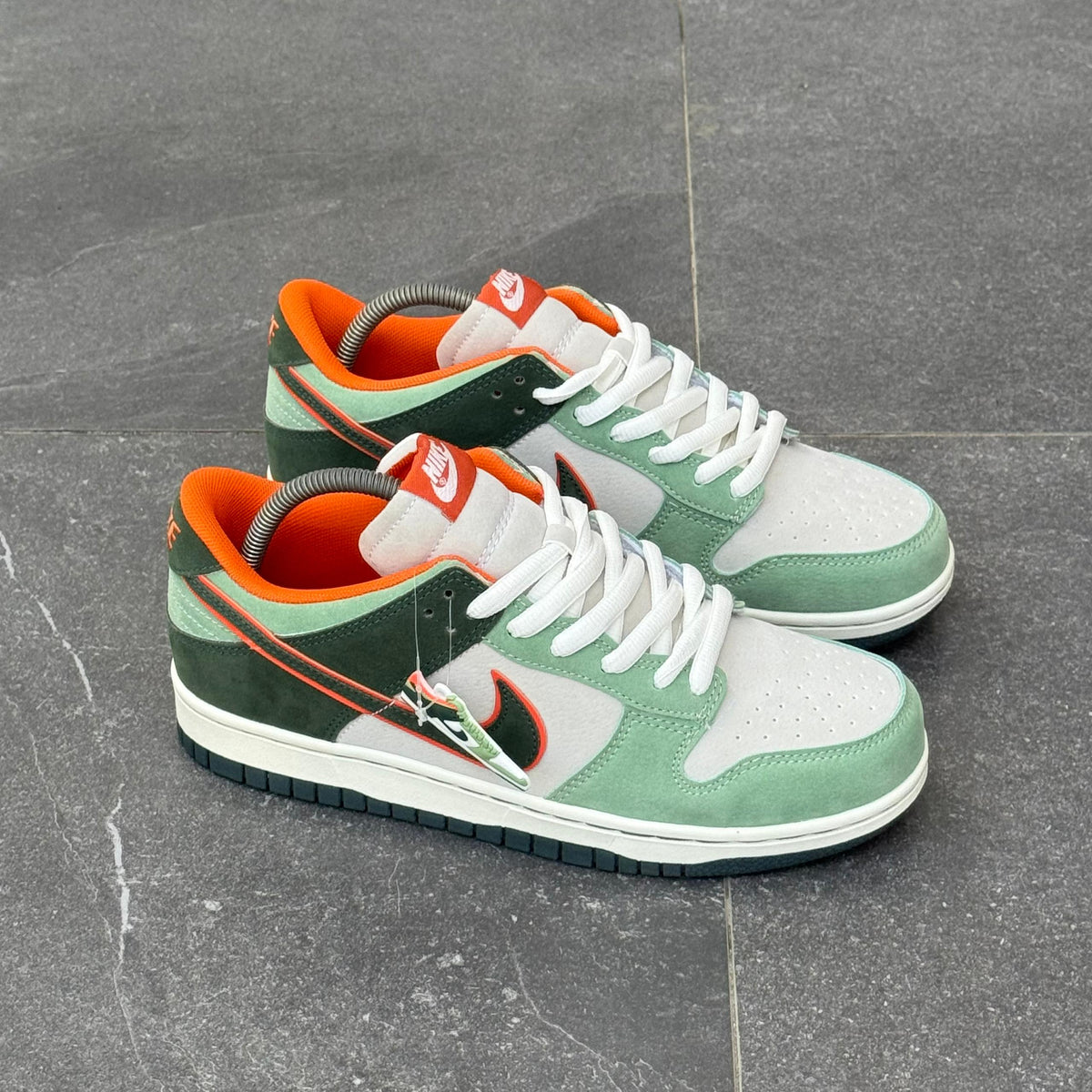 NIKE DUNK LOW