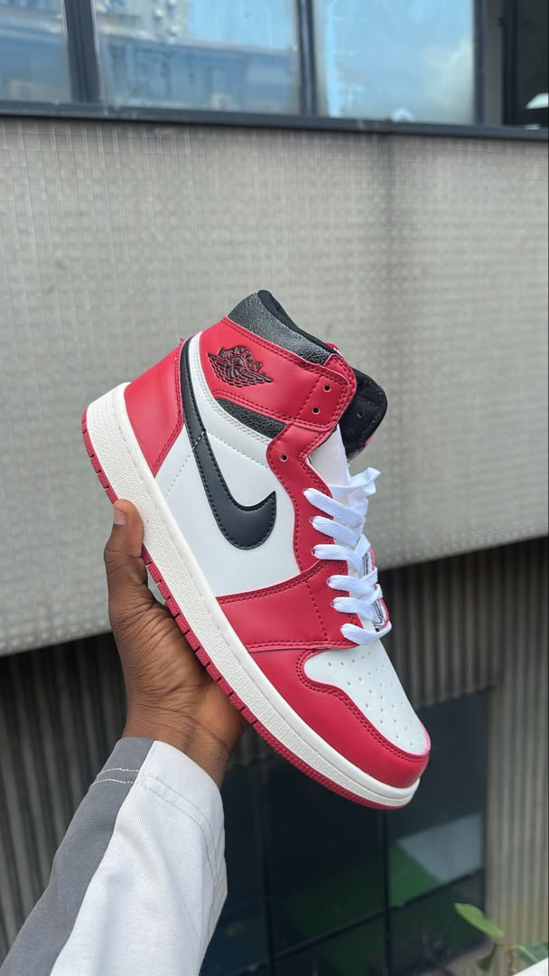 Air Jordan 1 High OG "Lost & Found" (or Chicago 2022)